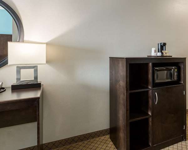 Suite - Comfort Suites at Katy Mills - I-10, Exit 741
