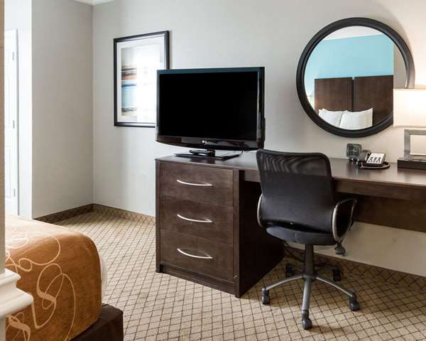 Suite - Comfort Suites at Katy Mills - I-10, Exit 741
