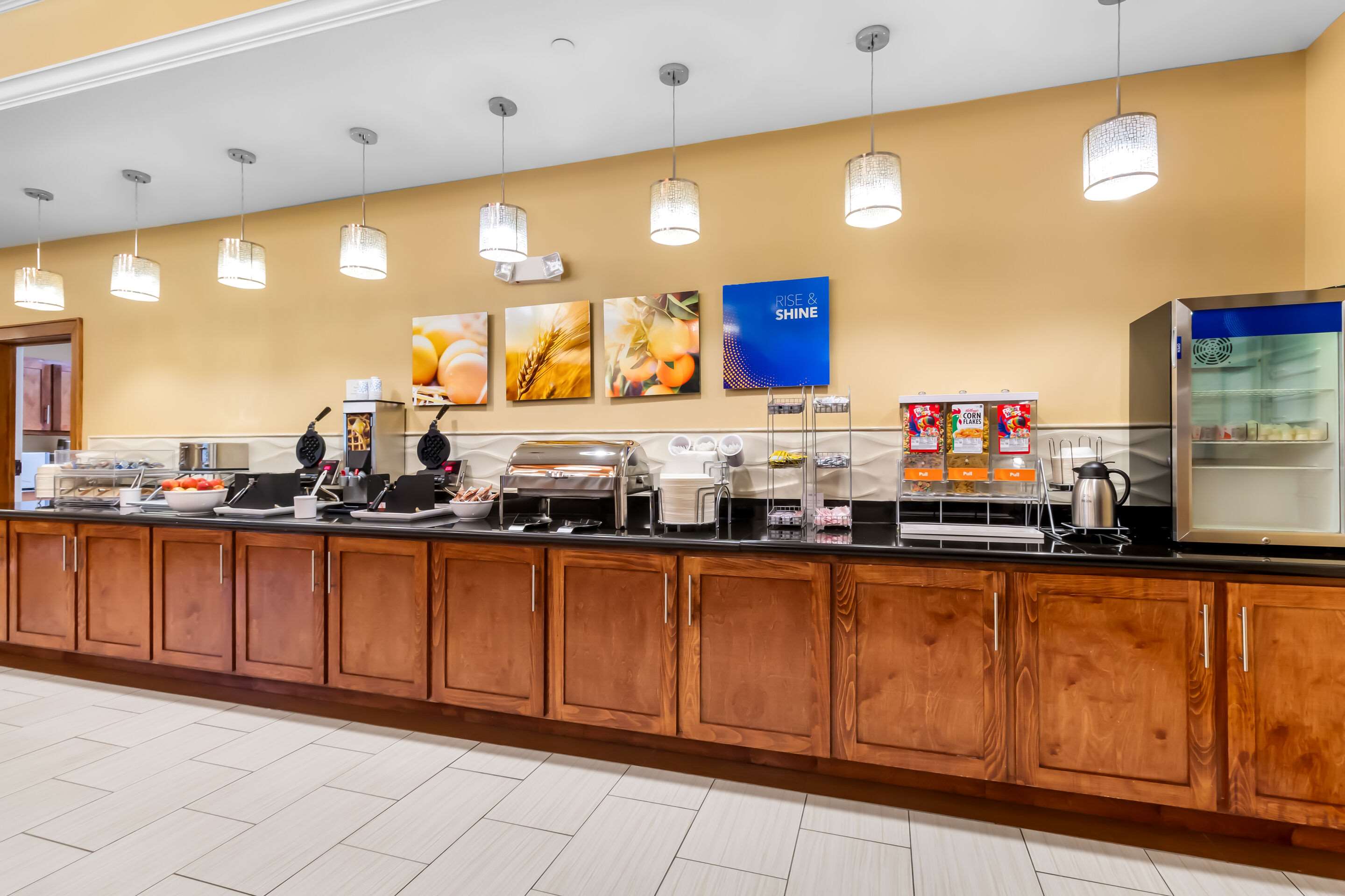 Breakfast area | Comfort Suites at Katy Mills