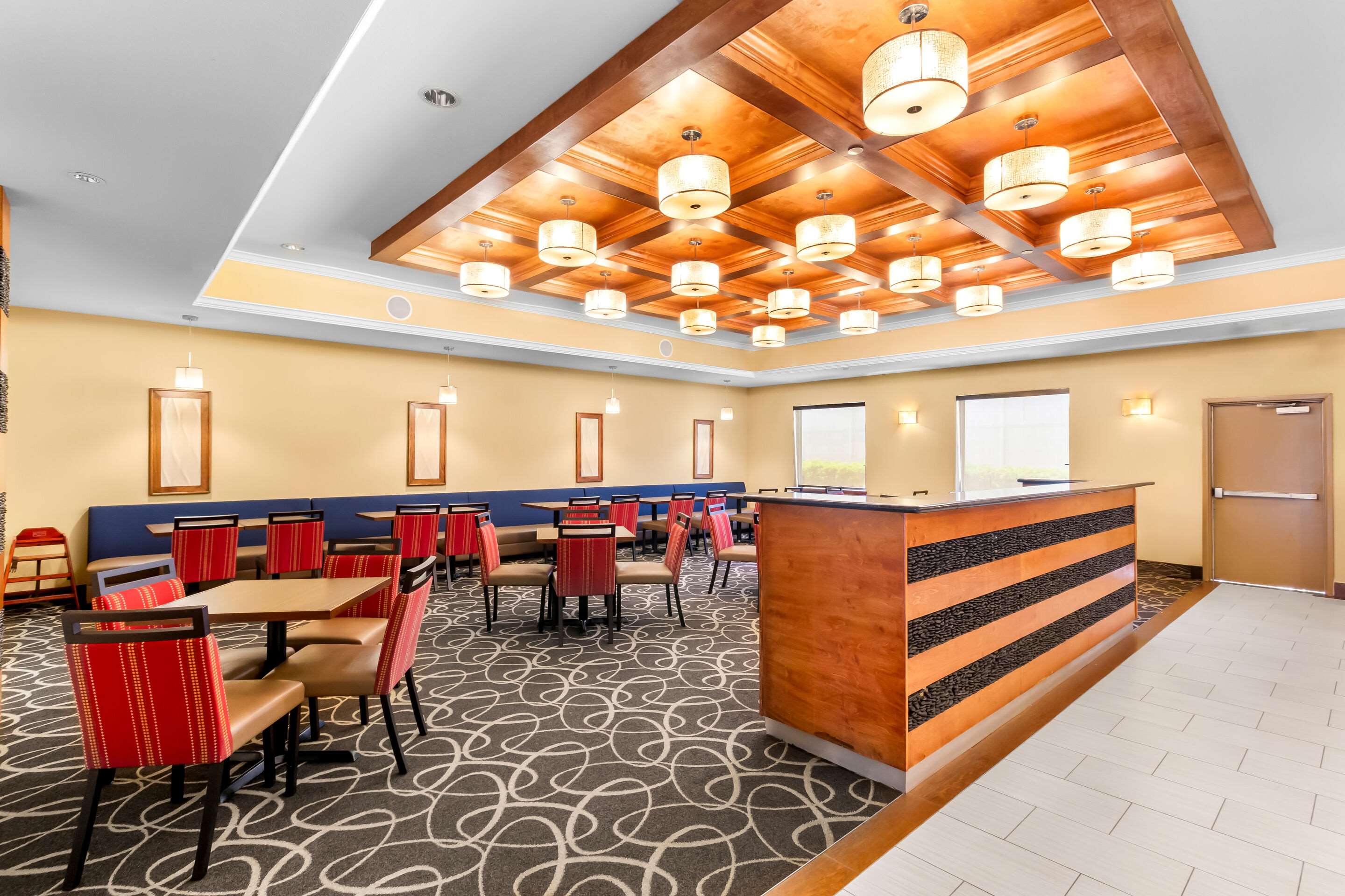 Breakfast area | Comfort Suites at Katy Mills