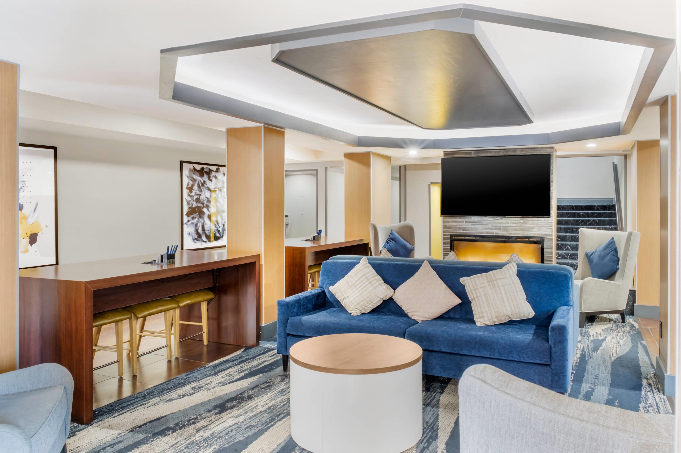 Lobby with sitting area