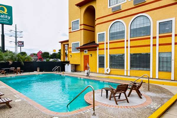 Pool - Quality Suites San Antonio