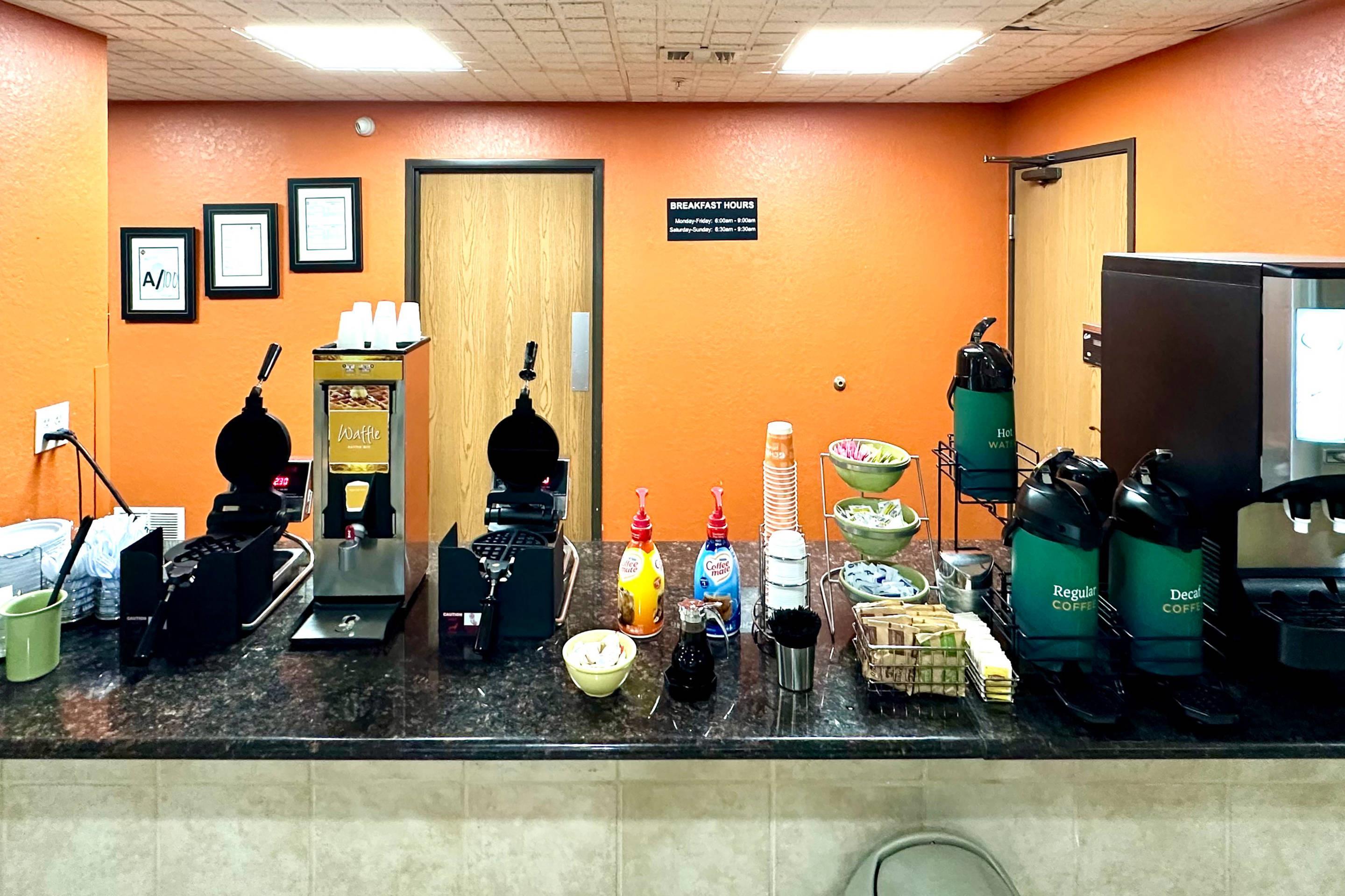 Breakfast area | Quality Suites San Antonio