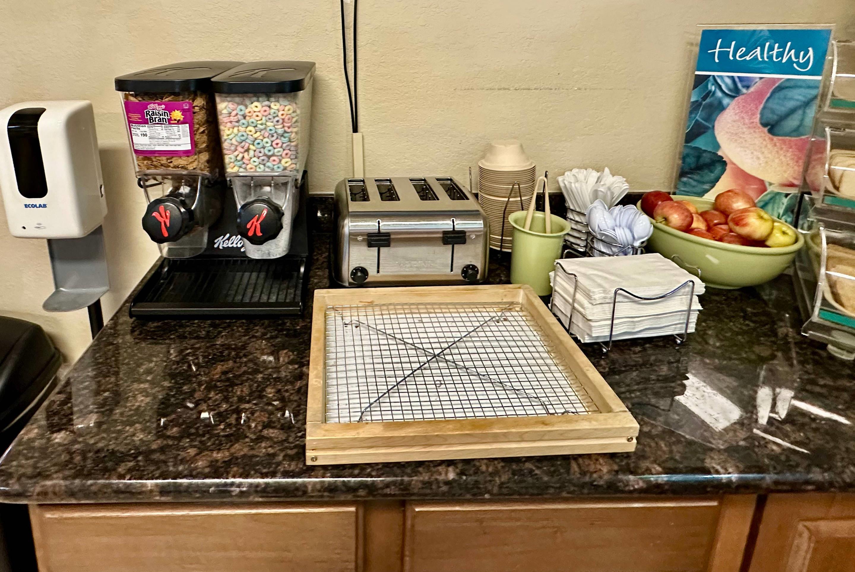 Breakfast area | Quality Suites San Antonio