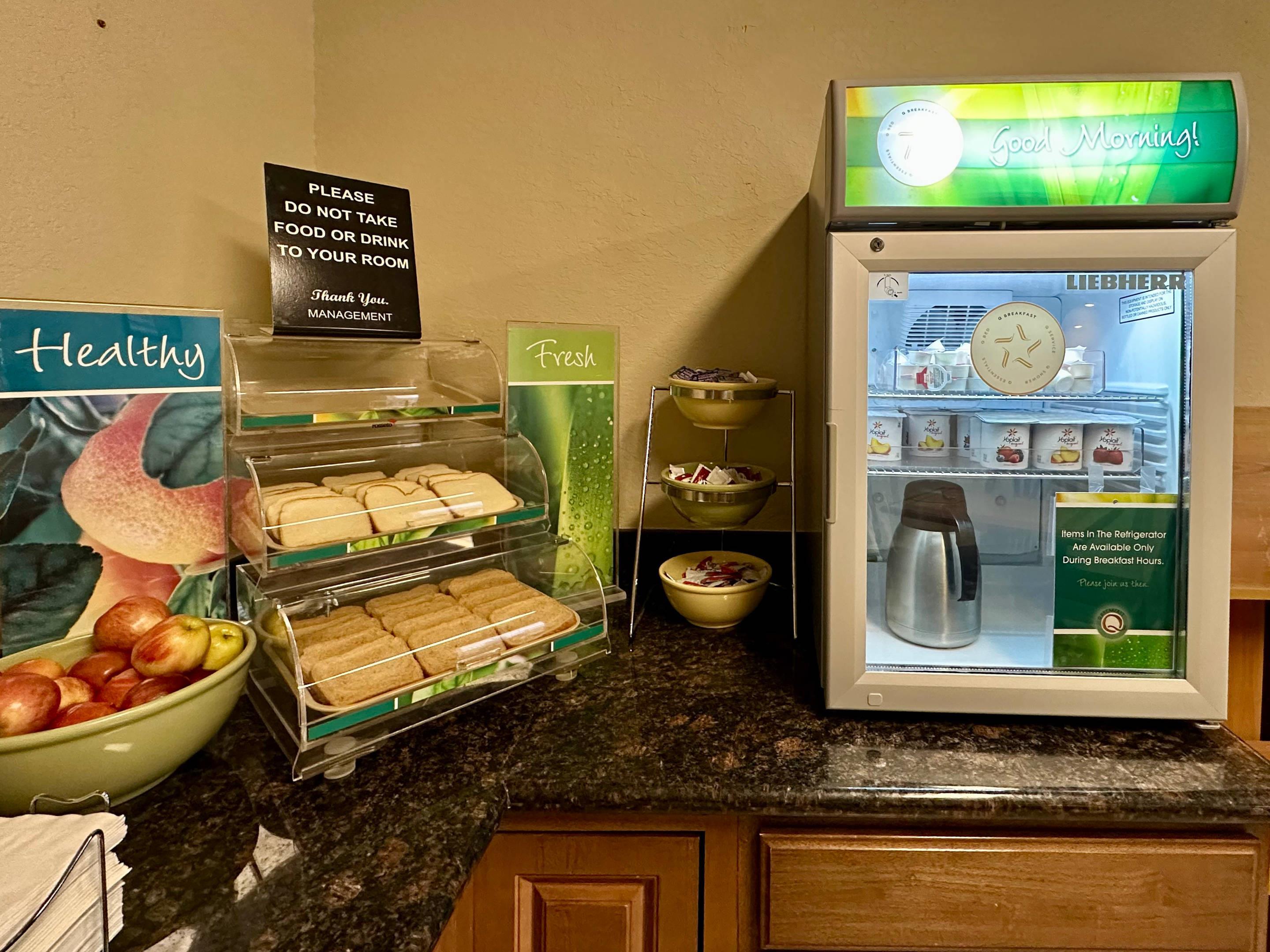 Breakfast area | Quality Suites San Antonio