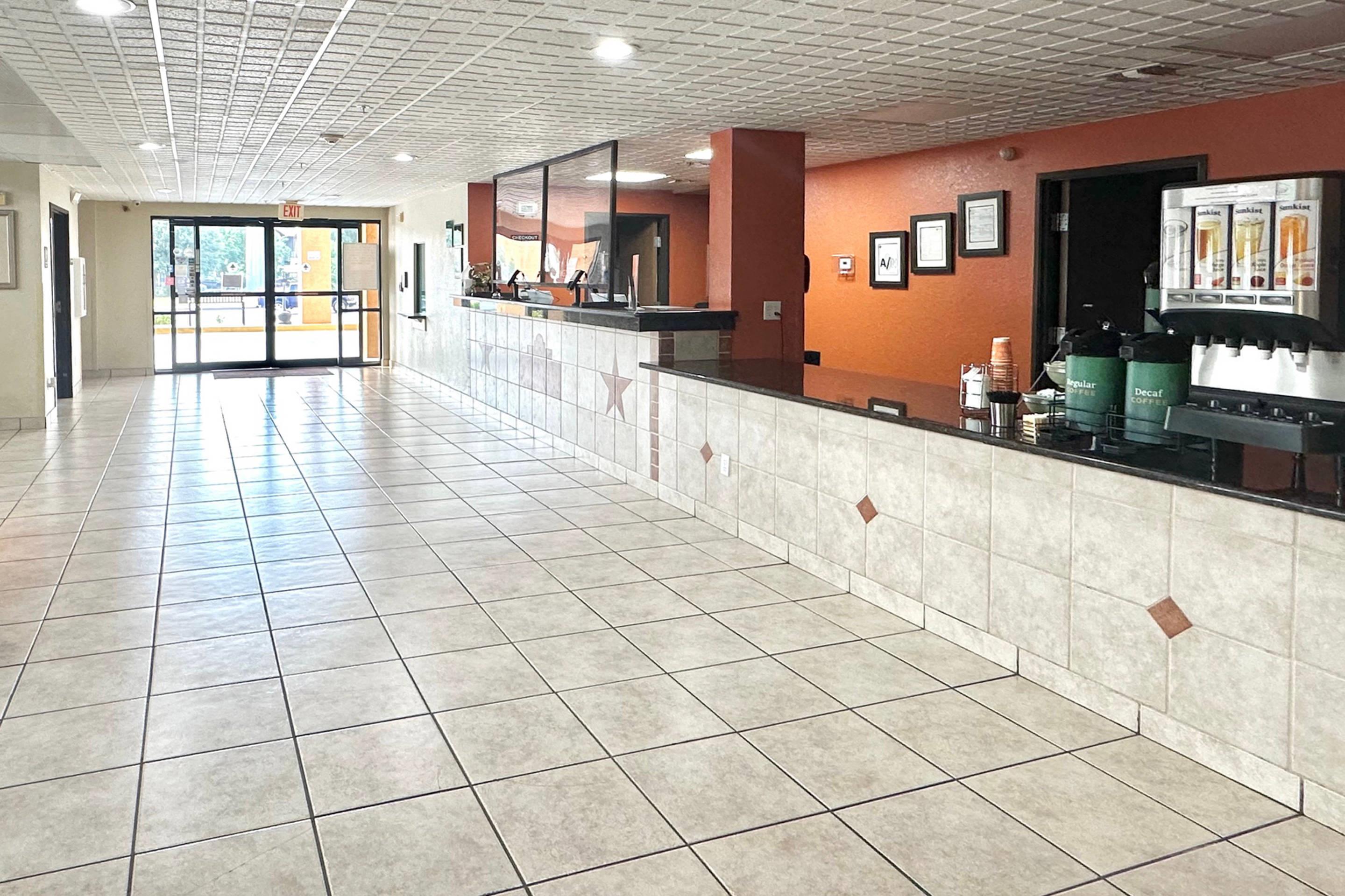 Hotel lobby | Quality Suites San Antonio