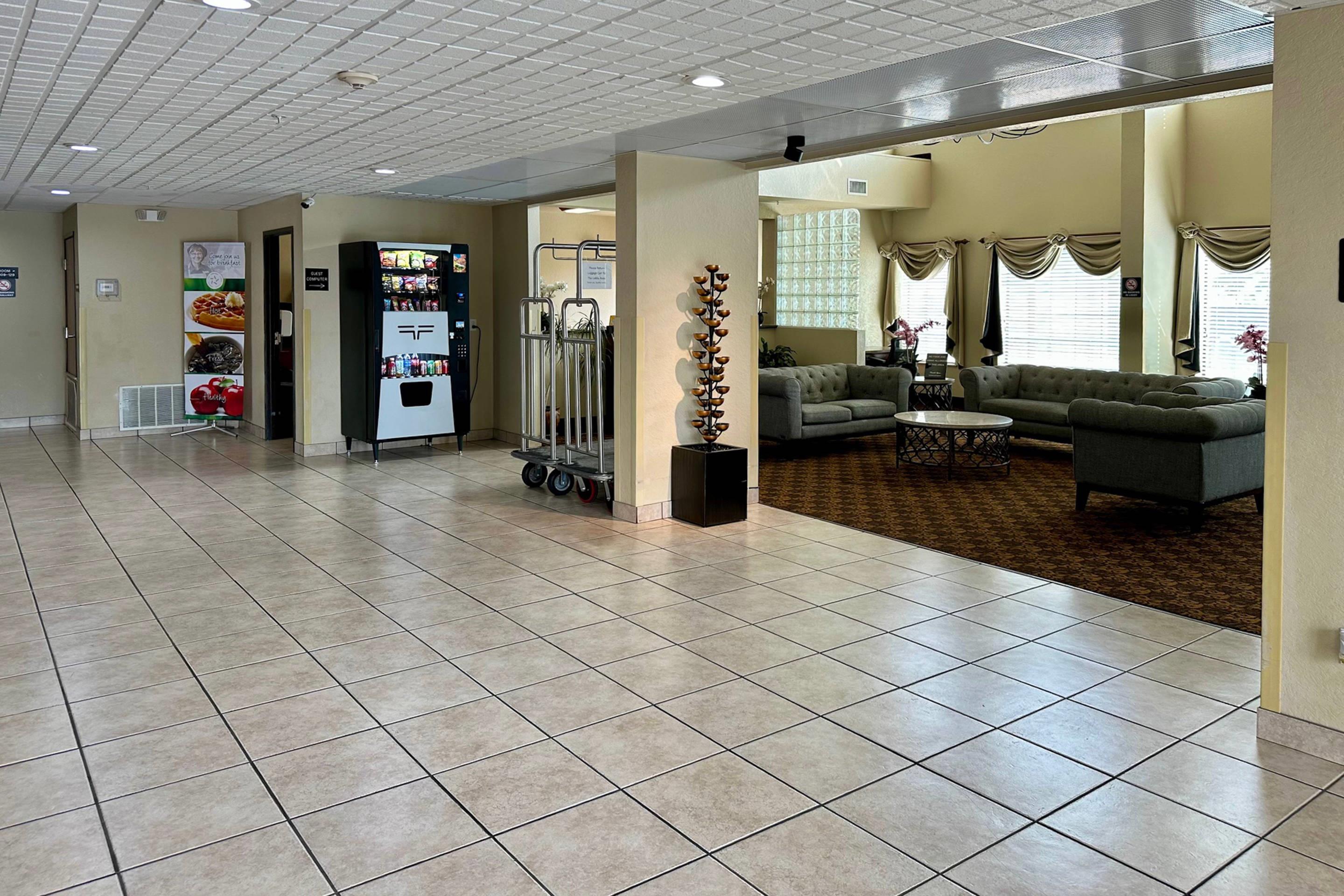 Hotel lobby | Quality Suites San Antonio