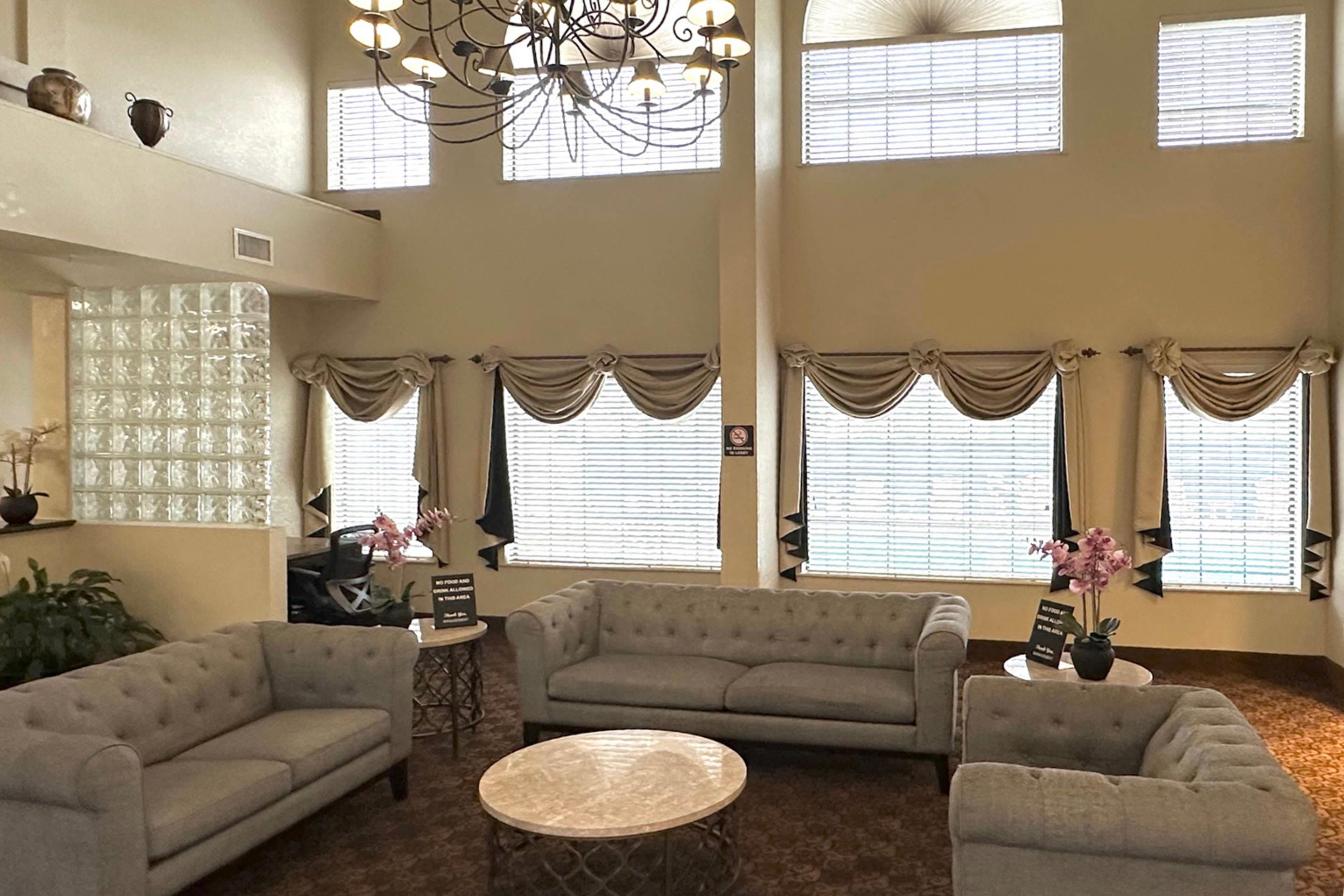 Hotel lobby | Quality Suites San Antonio