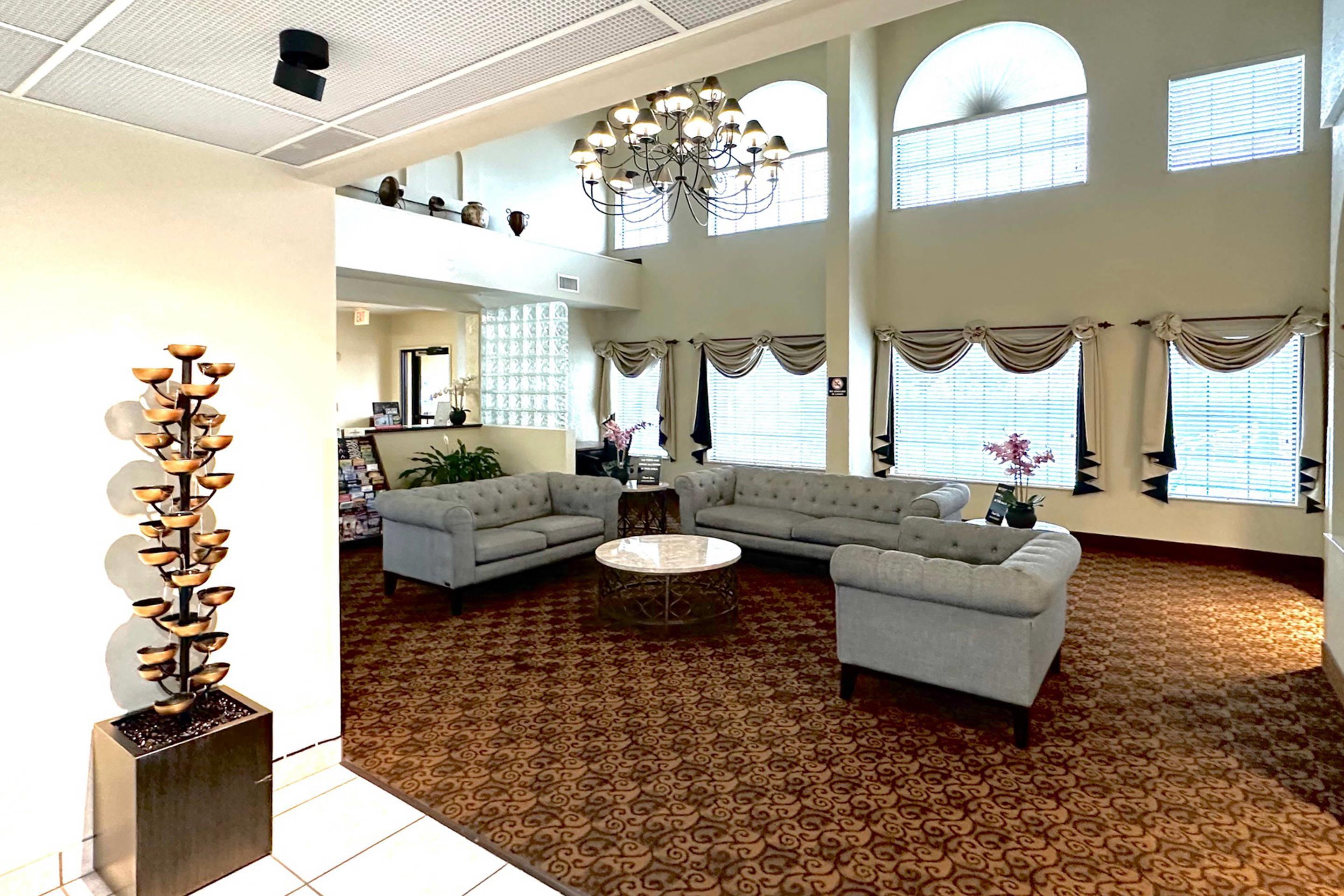 Hotel lobby | Quality Suites San Antonio