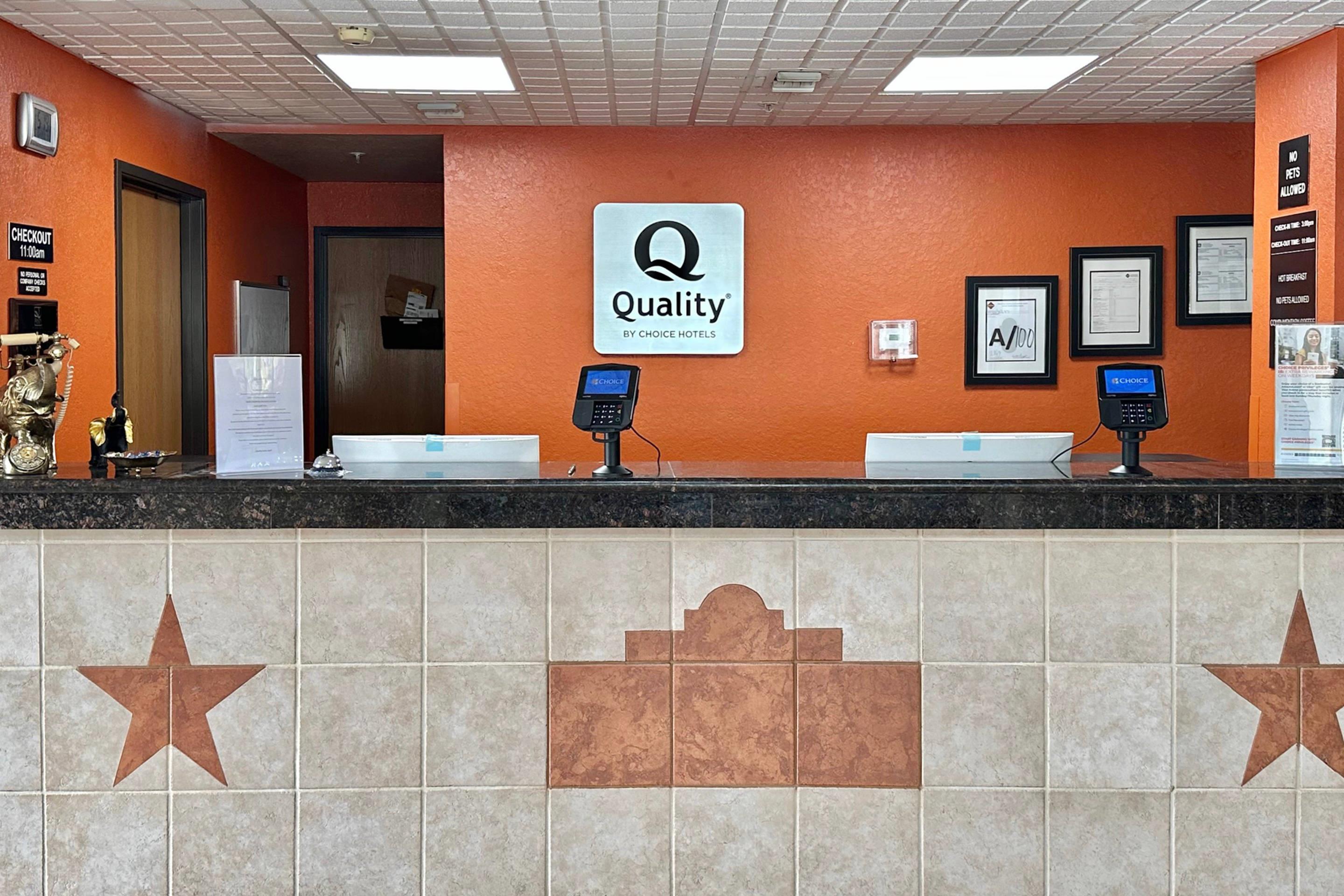 Hotel lobby | Quality Suites San Antonio