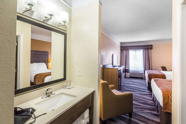  - Comfort Inn I-10 East San Antonio - I-10, Exit 583