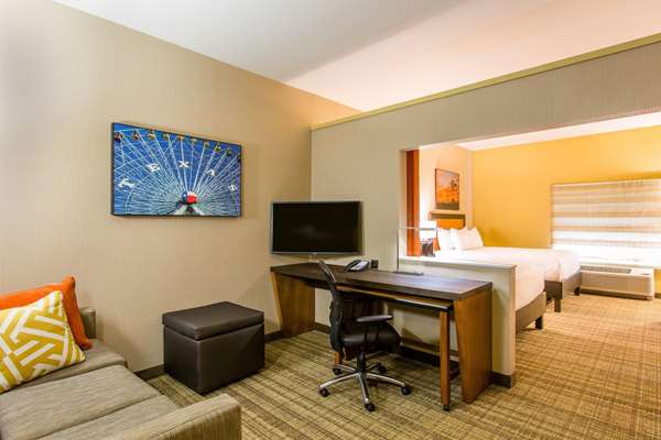 Suite - Cambria Hotel Plano