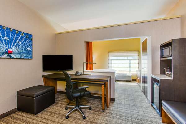 Suite - Cambria Hotel Plano