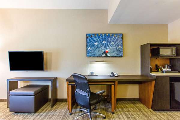 Suite - Cambria Hotel Plano
