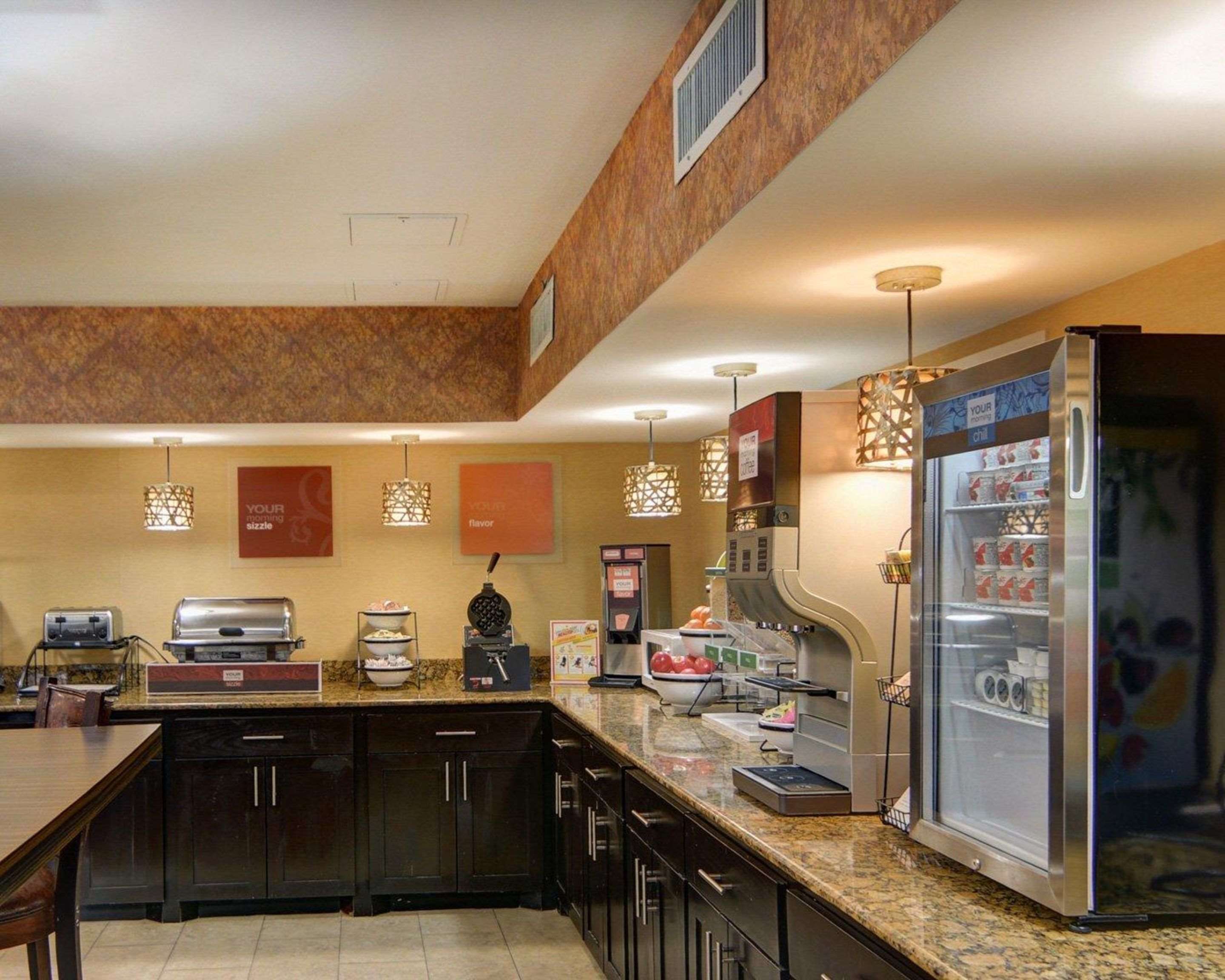 Hot and cold breakfast buffet | Comfort Inn Grapevine Near DFW Airport
