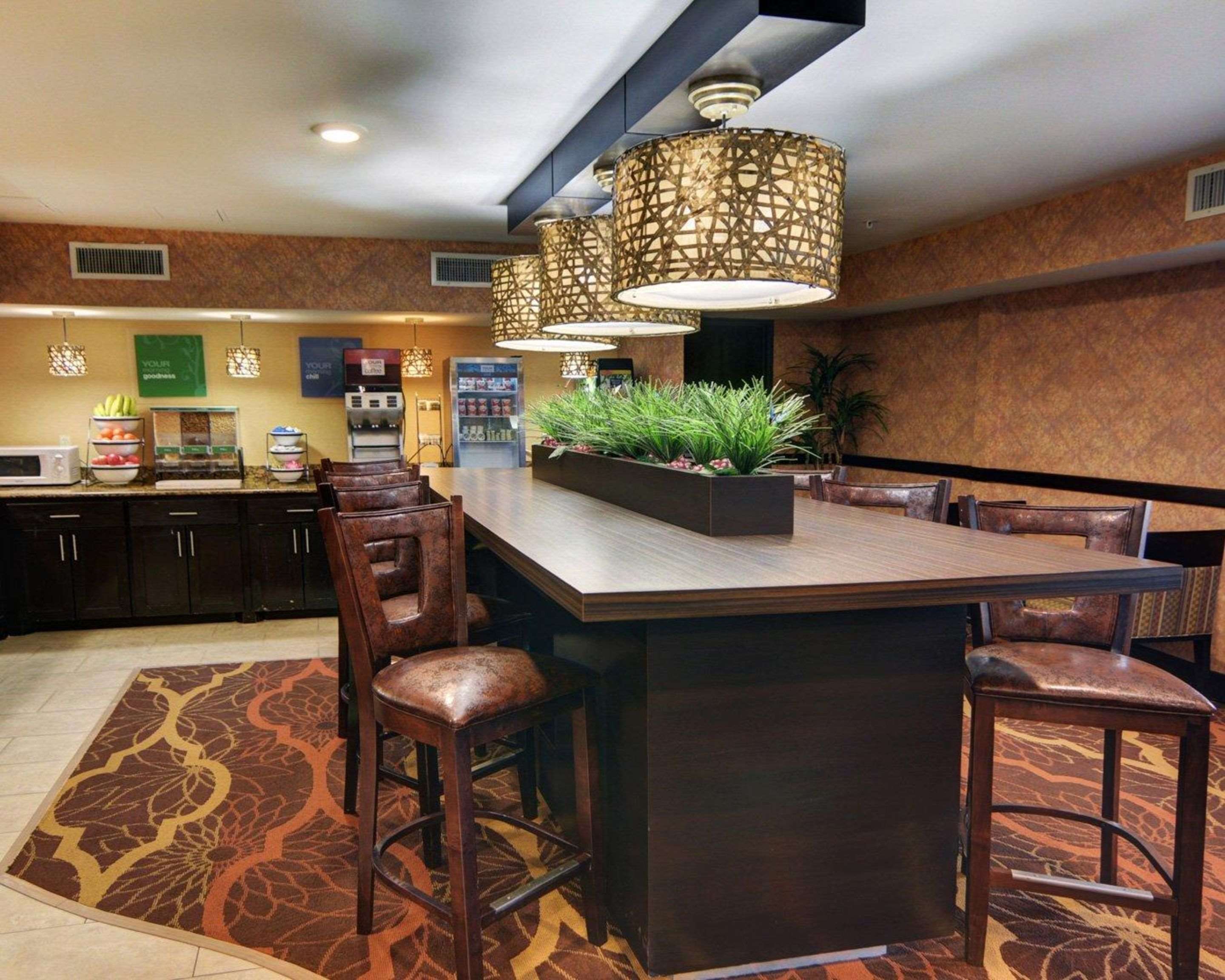 Breakfast room | Comfort Inn Grapevine Near DFW Airport