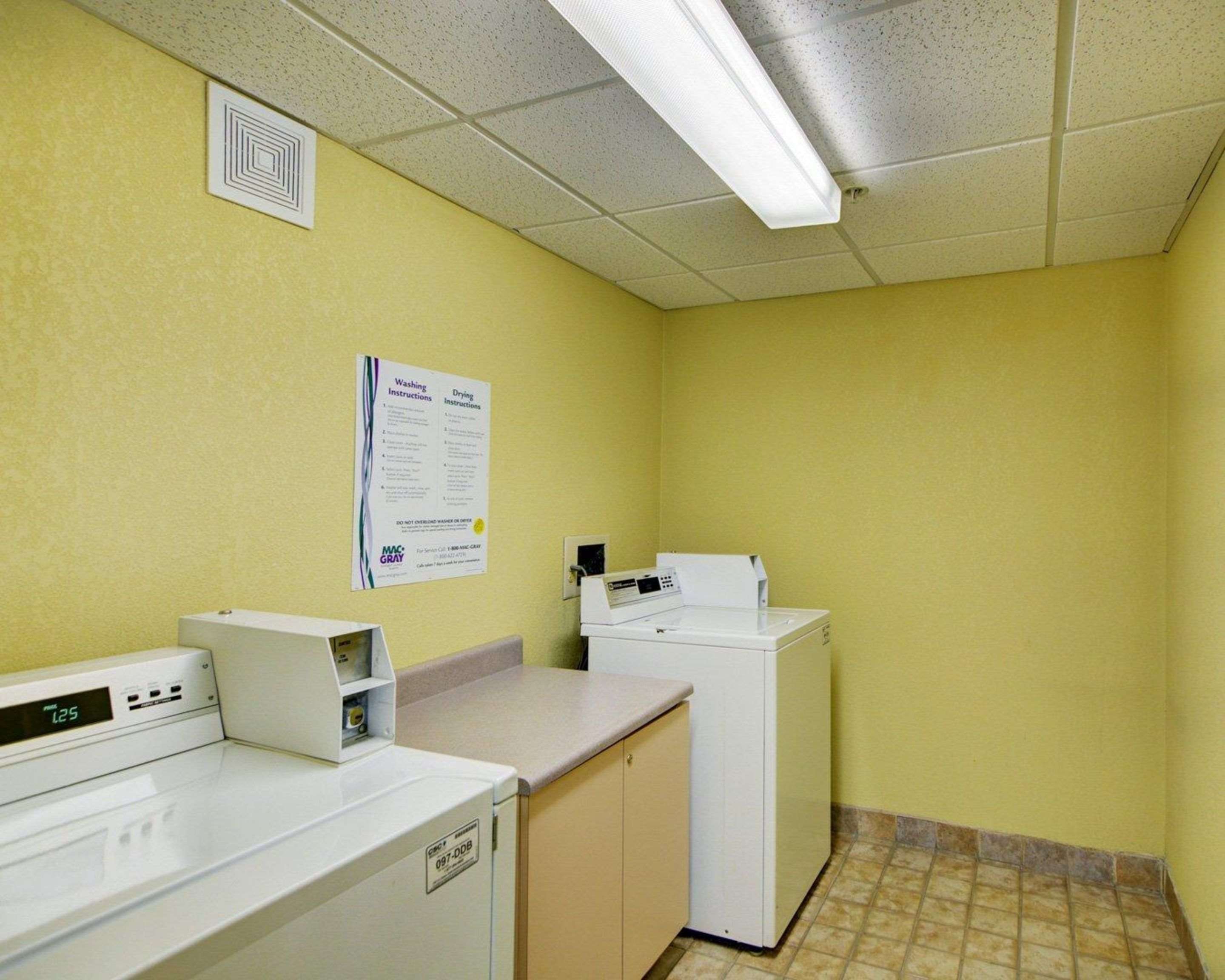 Guest laundry facilities | Comfort Inn Grapevine Near DFW Airport