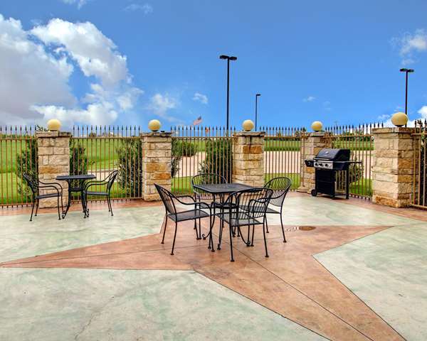 Pool - Comfort Inn & Suites Alvarado