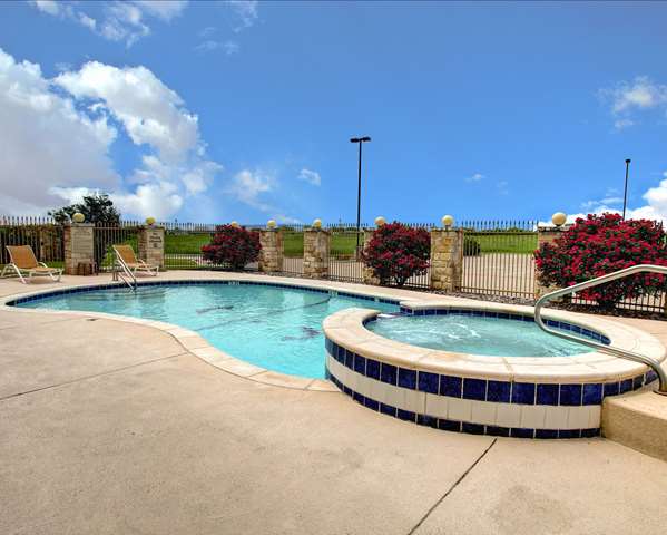 Pool - Comfort Inn & Suites Alvarado