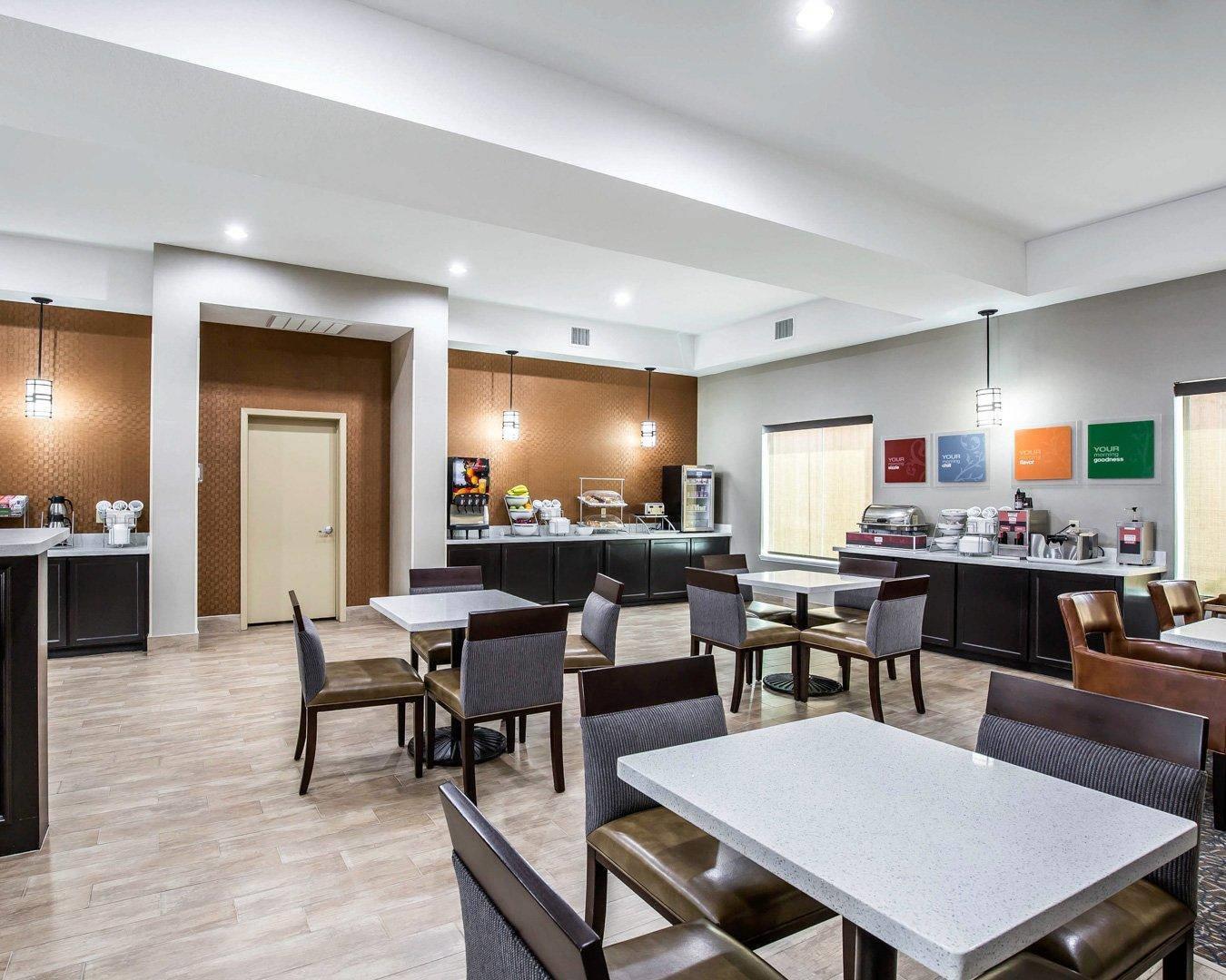 Breakfast area | Comfort Suites Northwest - Cy - Fair