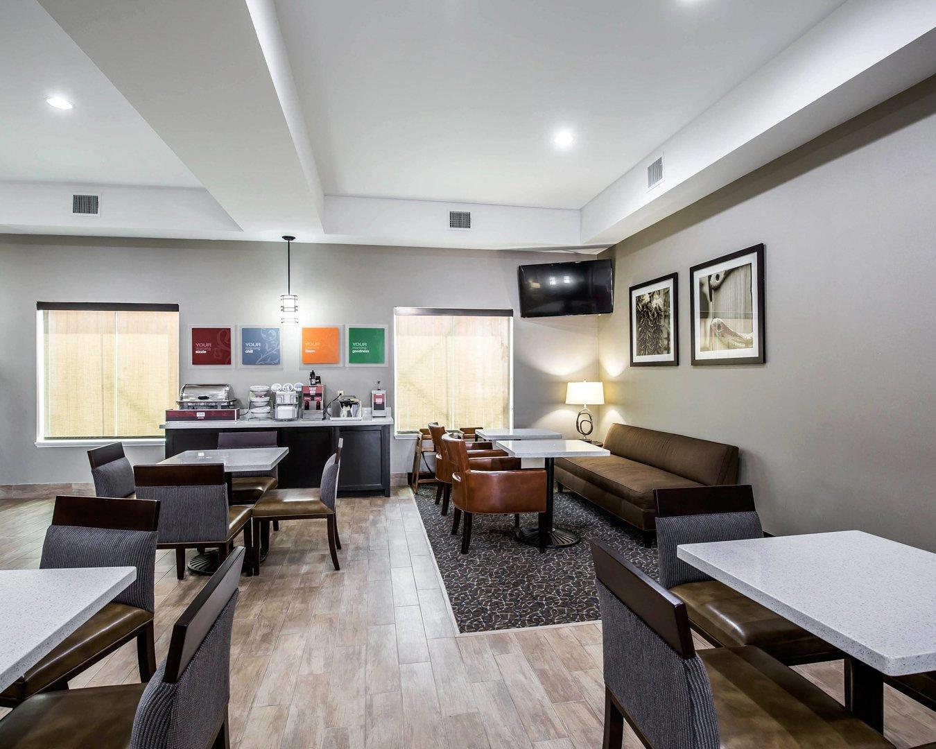 Breakfast area | Comfort Suites Northwest - Cy - Fair