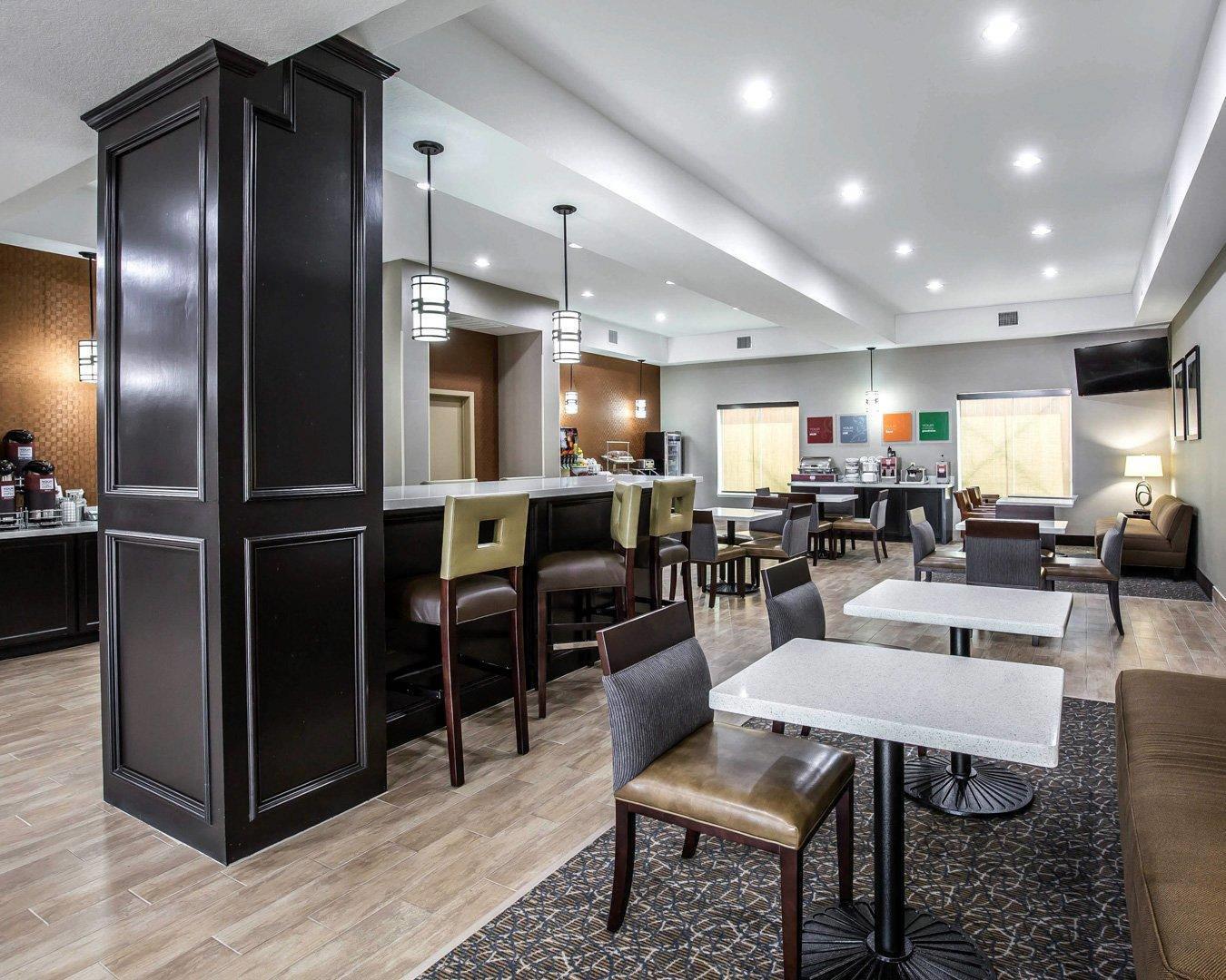 Breakfast area | Comfort Suites Northwest - Cy - Fair