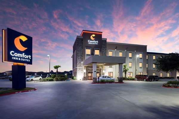 Exterior view - Comfort Inn & Suites Victoria