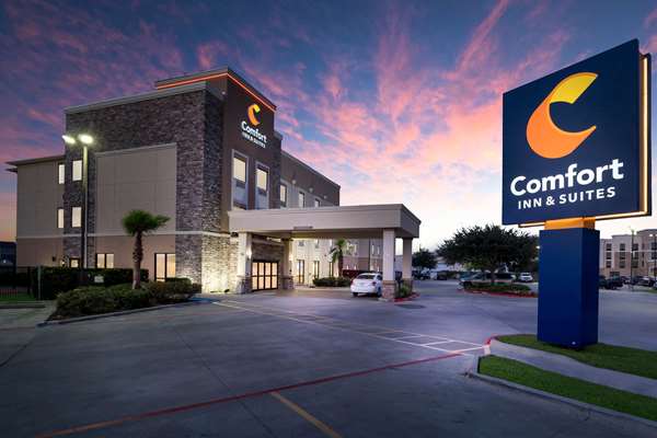 Exterior view - Comfort Inn & Suites Victoria