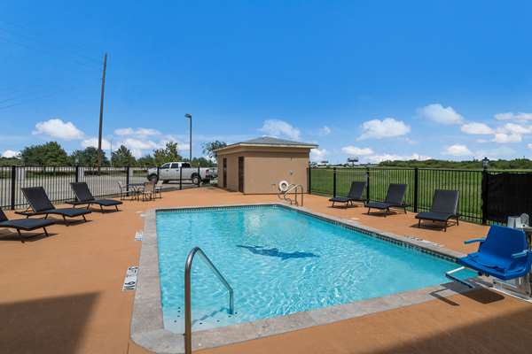 Pool - Comfort Inn & Suites Victoria