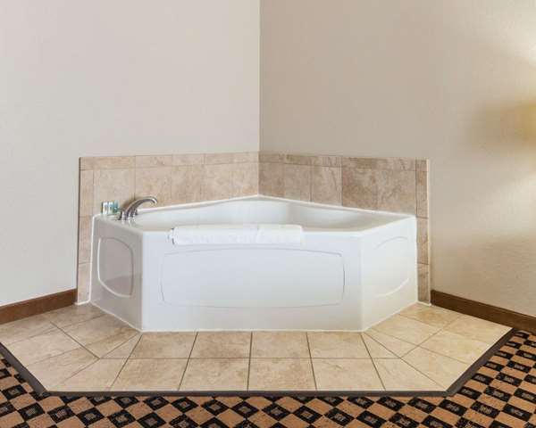  - Quality Inn & Suites Groesbeck