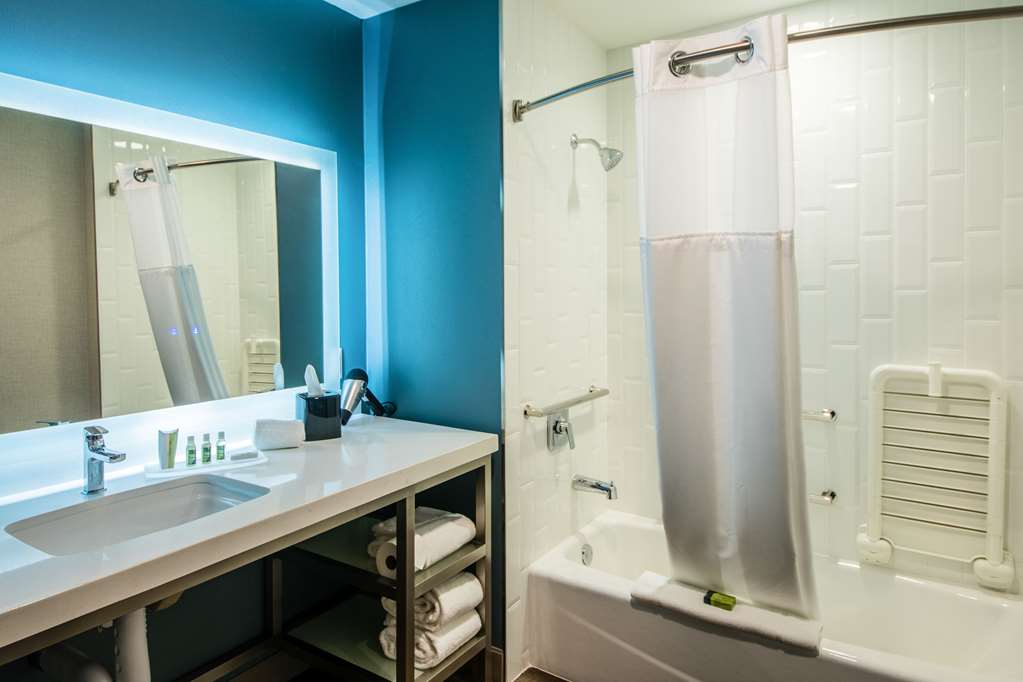CAMBRIA HOTEL MCALLEN-guestroom-Guest Room,Bathroom,On-Site.jpg