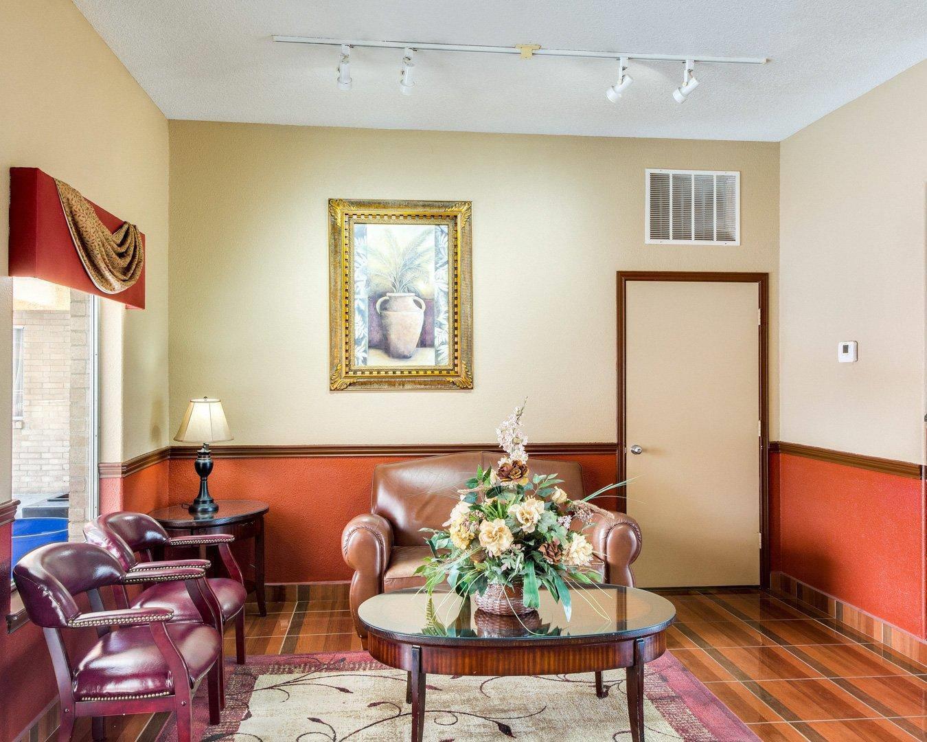 Lobby with sitting area | Econo Lodge Inn & Suites Eagle Pass
