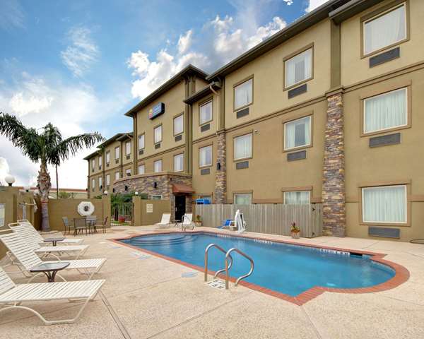 Pool - Comfort Inn & Suites Donna