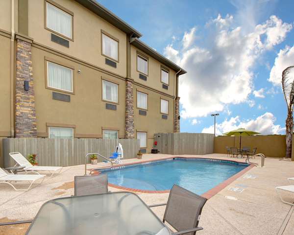 Pool - Comfort Inn & Suites Donna