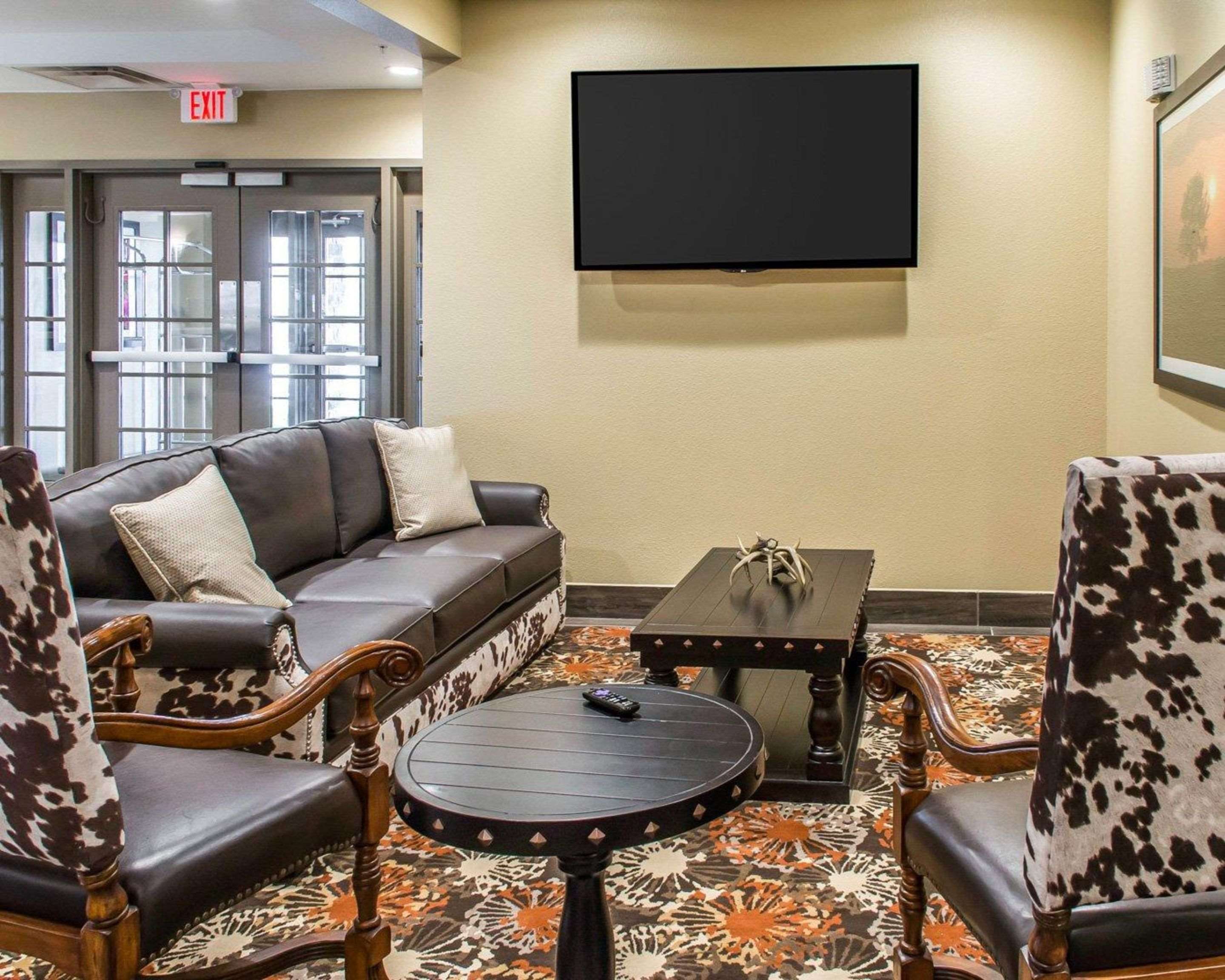 Lobby with sitting area
