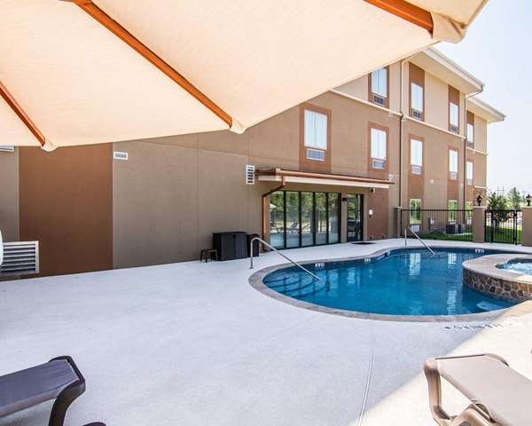 Pool - MainStay Suites Lufkin