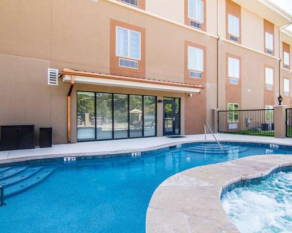 Pool - MainStay Suites Lufkin
