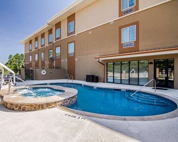 Pool - MainStay Suites Lufkin