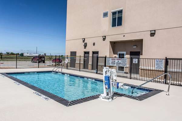 Pool - Comfort Inn & Suites Snyder