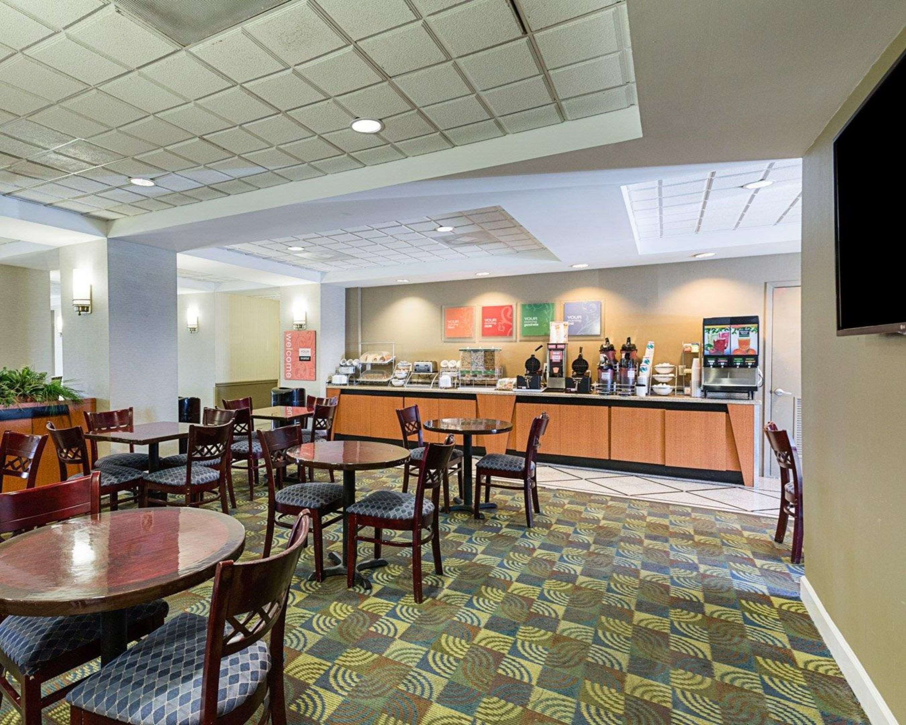 Breakfast area in the lobby