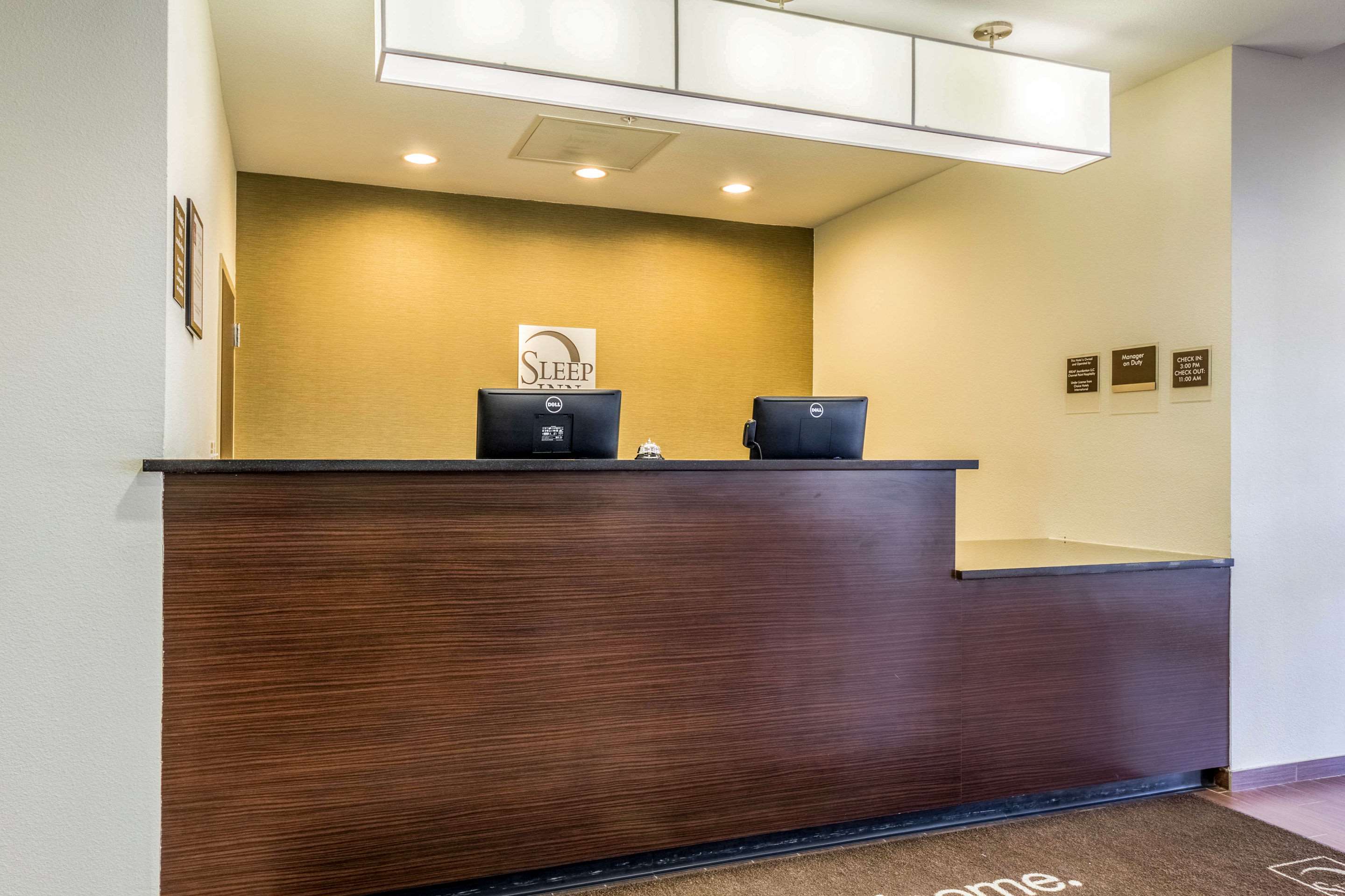 Front desk | Sleep Inn & Suites Jourdanton - Pleasanton