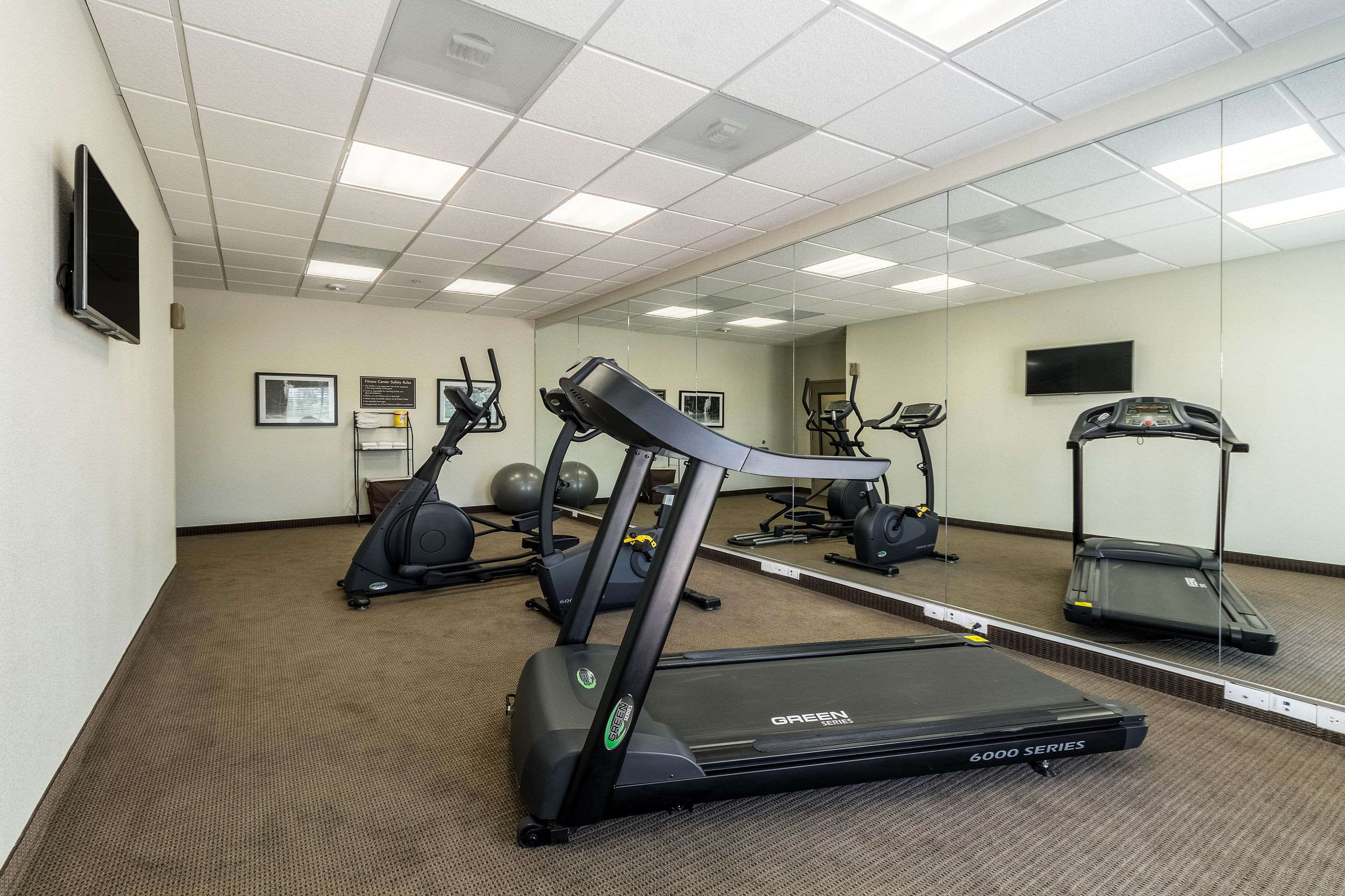 Exercise room | Sleep Inn & Suites Jourdanton - Pleasanton