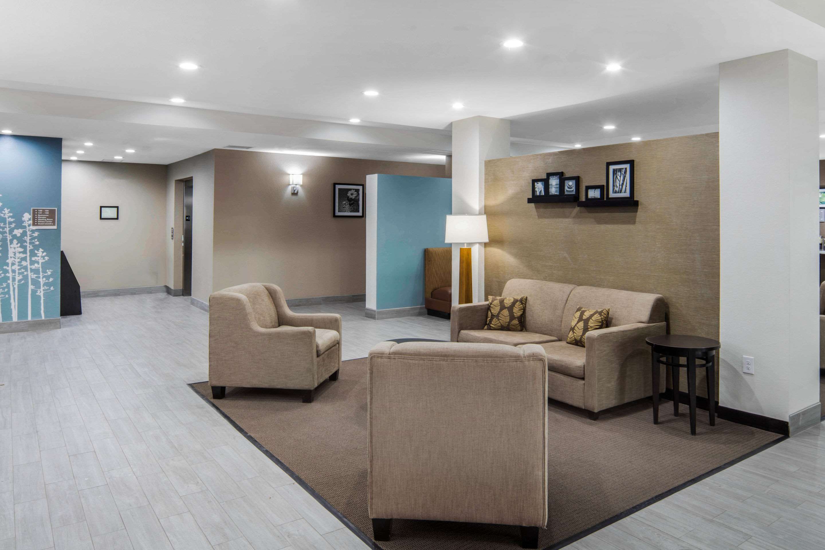 Lobby with sitting area | Sleep Inn