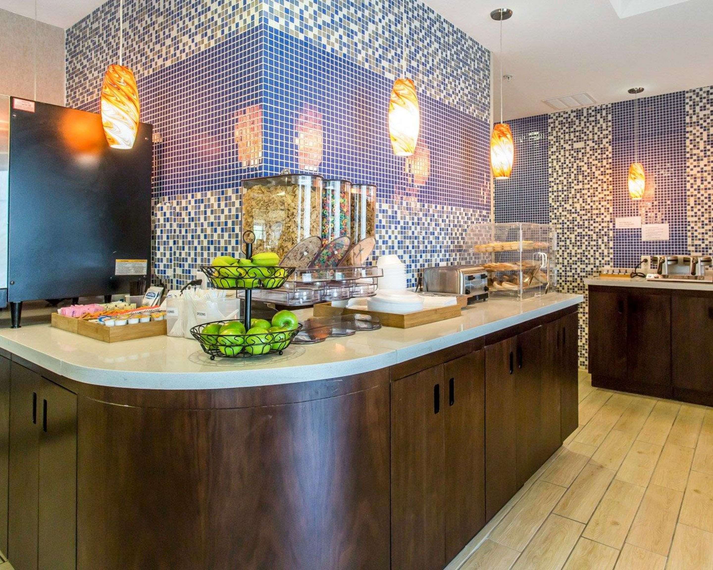 Breakfast area in the lobby