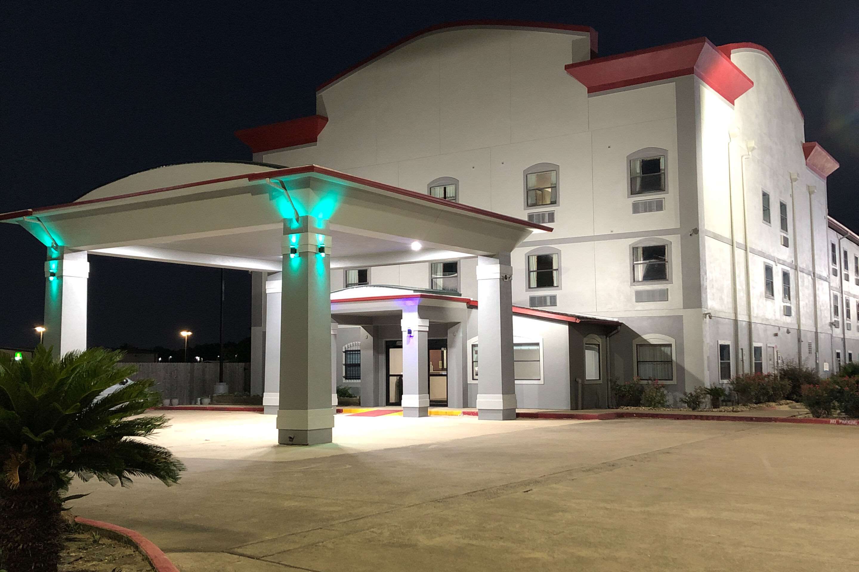 Hotel exterior | Suburban Studios