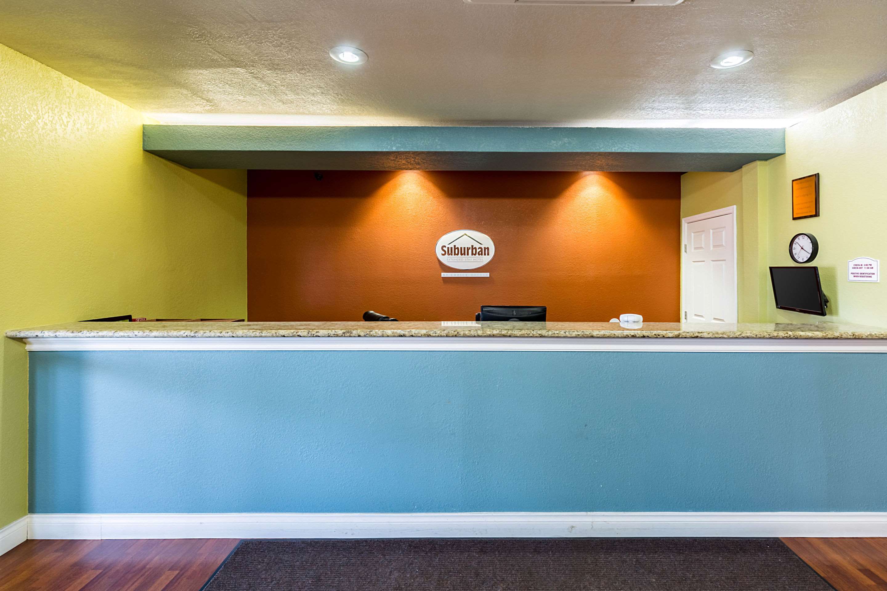 Front desk with friendly staff | Suburban Studios