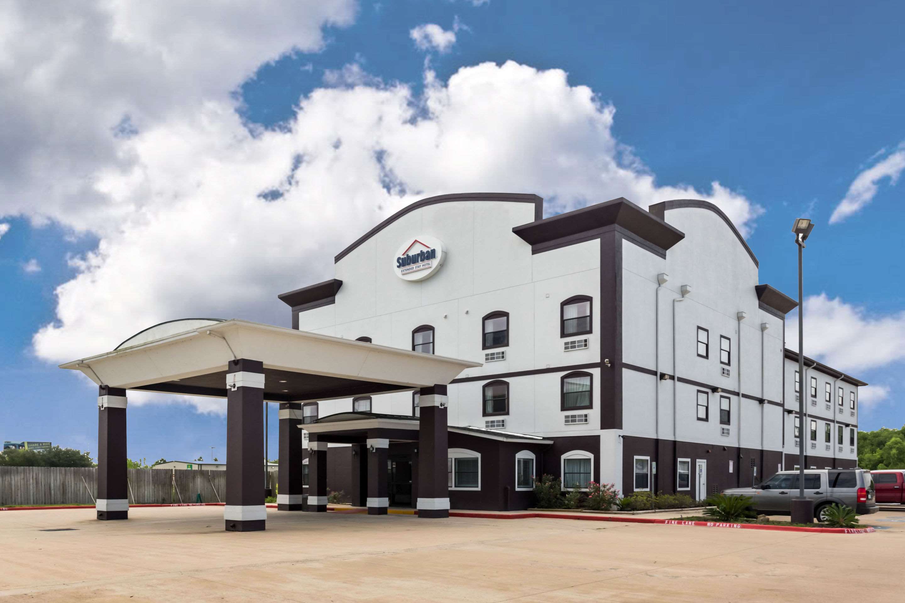 Pet friendly hotel | Suburban Studios