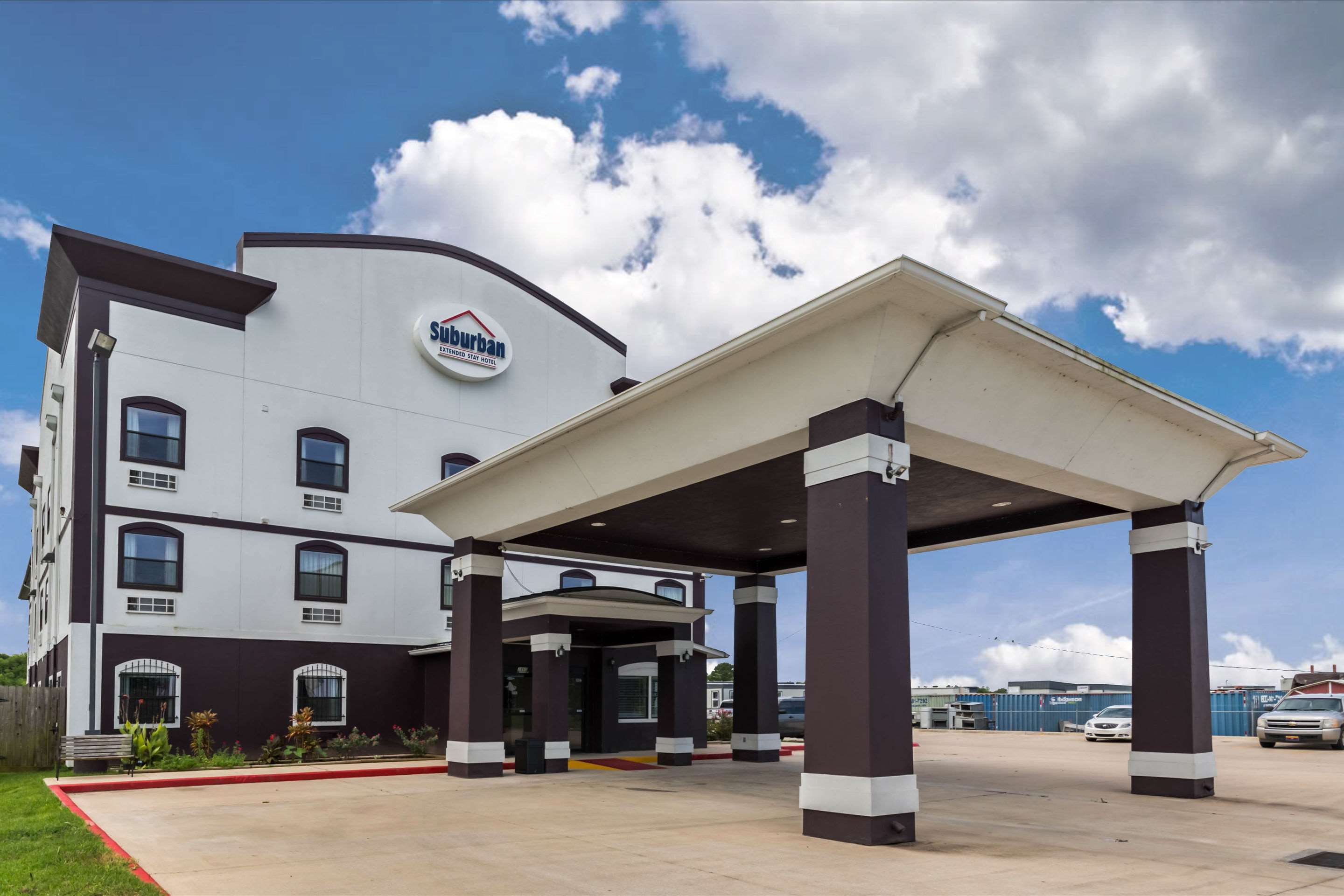 Hotel near popular attractions | Suburban Studios