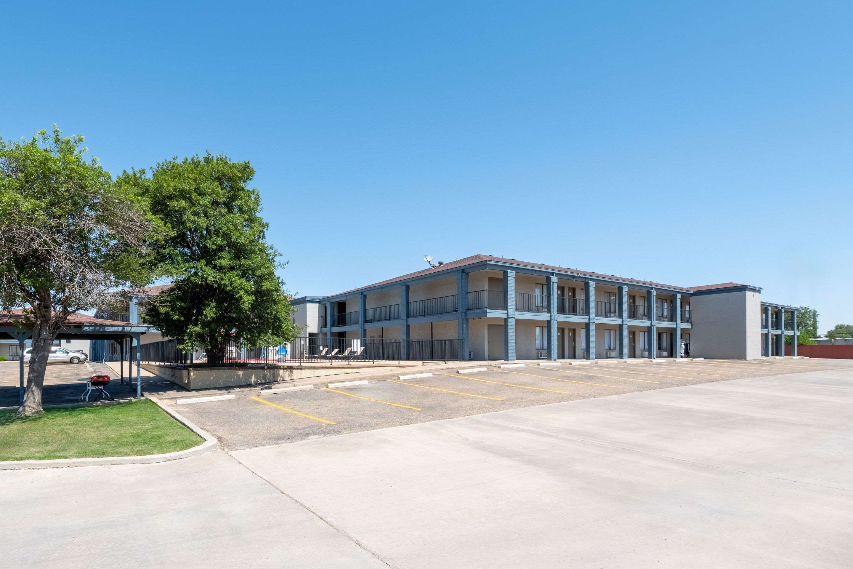 Hotel exterior | Quality Inn & Suites