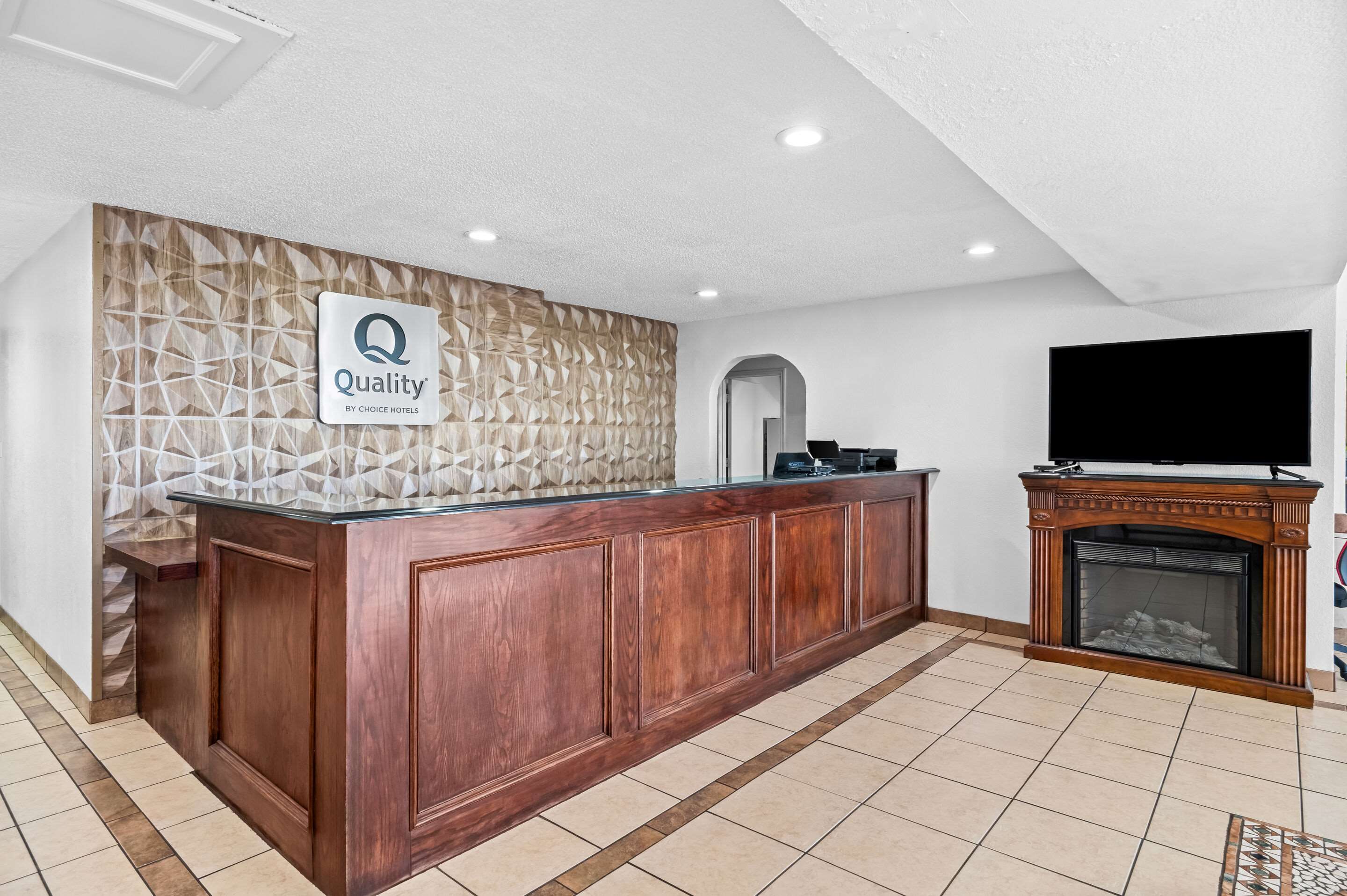 Hotel lobby | Quality Inn & Suites